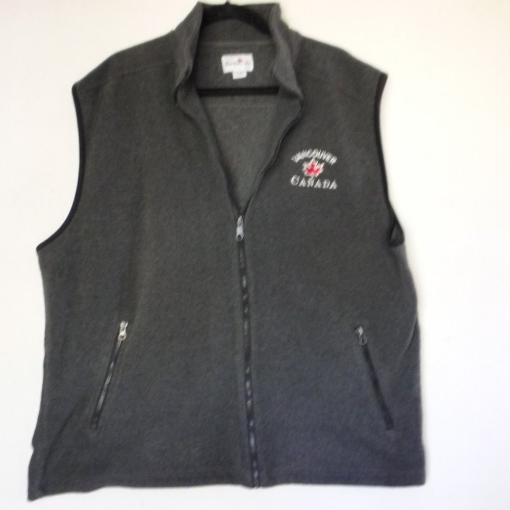 NORTHERN VIBE FLEECE VEST MEN SZ XL GRAY COLOR  FULL ZIP VANCOUVER CANADA LOGO